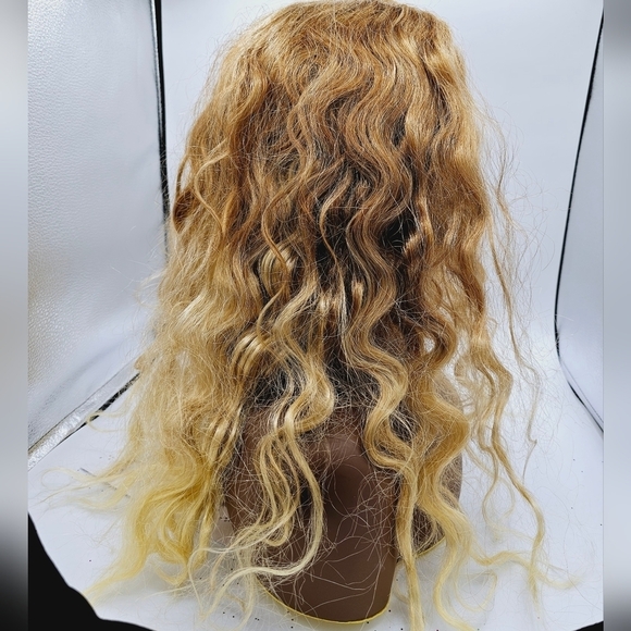 Blonde Ombre Beachy Wavy Hair Synthetic Wig - Picture 3 of 7